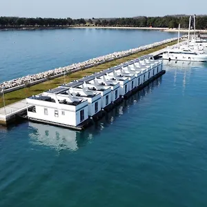 The Sea Novigrad - Bootshaus Floating Sea House Botel